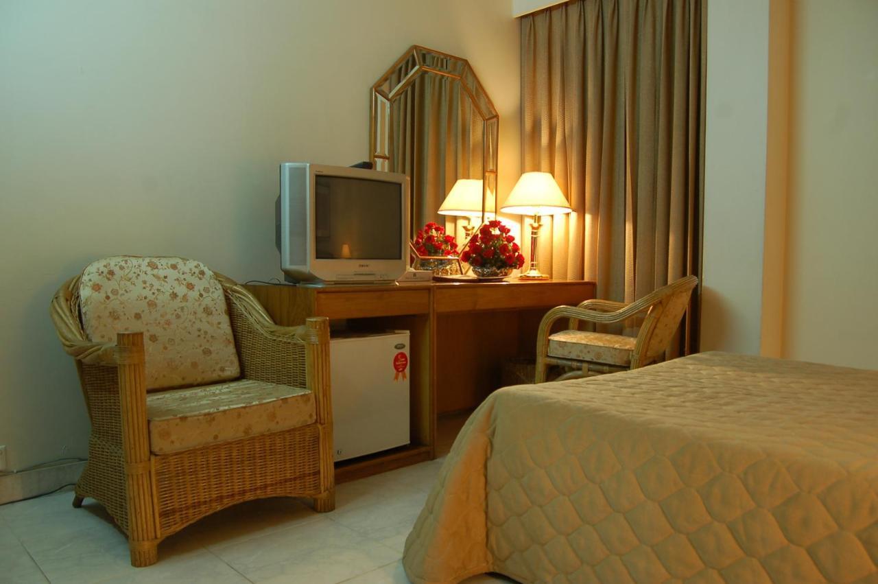 Hotel De Crystal Crown Dhaka Exterior photo