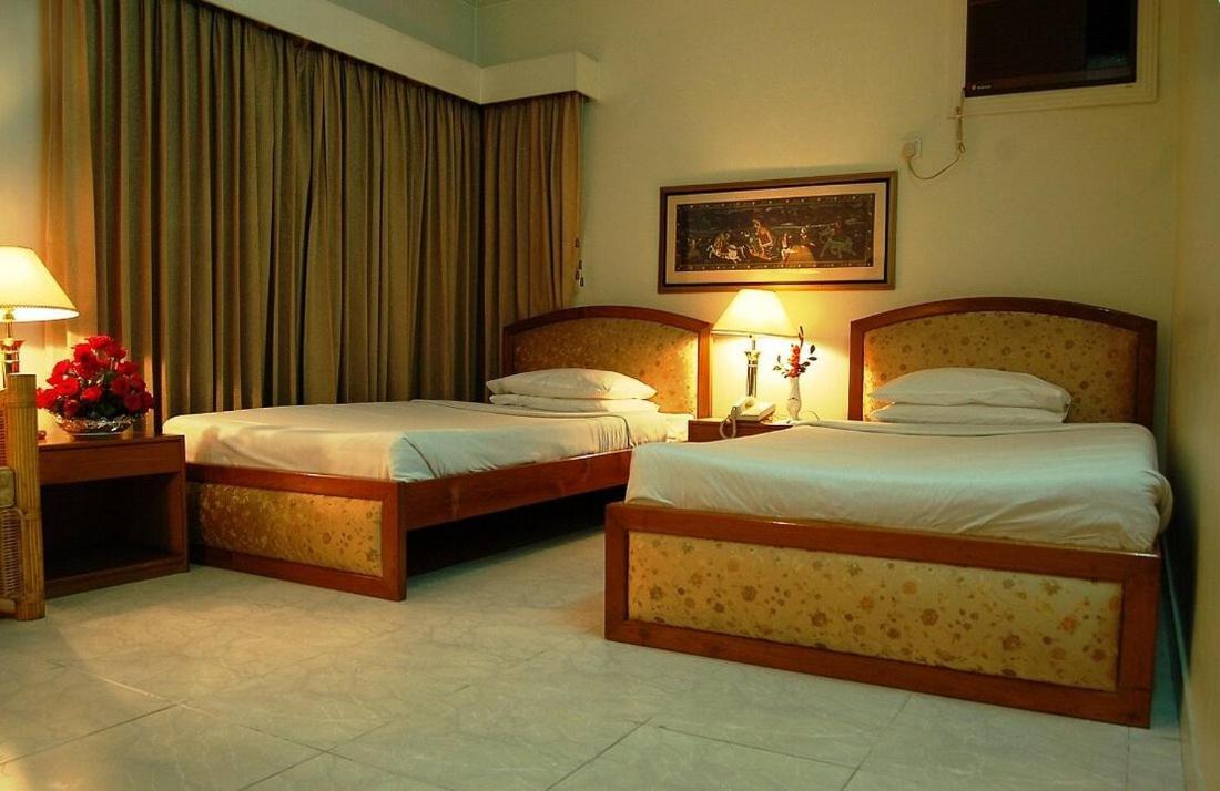 Hotel De Crystal Crown Dhaka Exterior photo