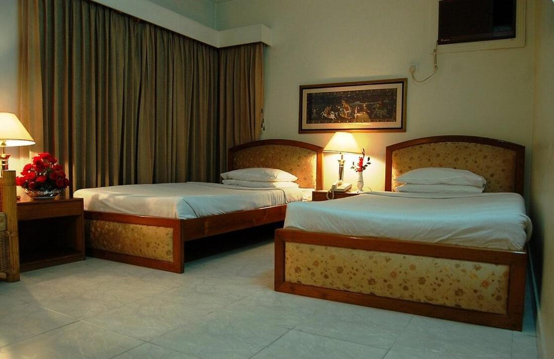 Hotel De Crystal Crown Dhaka Exterior photo
