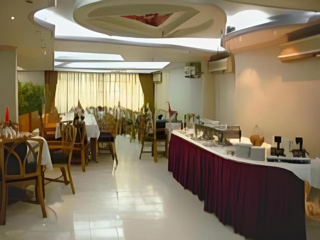 Hotel De Crystal Crown Dhaka Exterior photo
