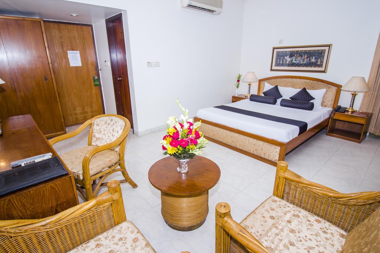 Hotel De Crystal Crown Dhaka Exterior photo