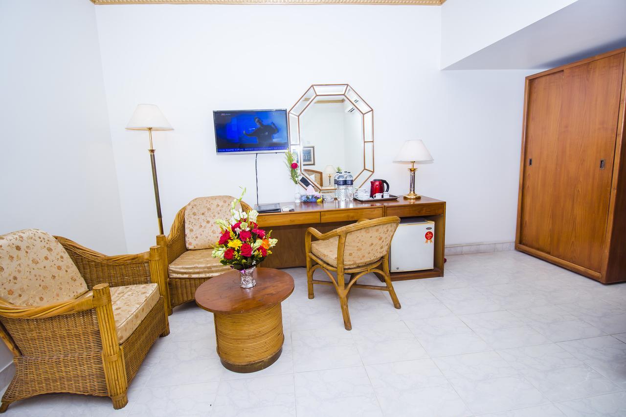 Hotel De Crystal Crown Dhaka Exterior photo